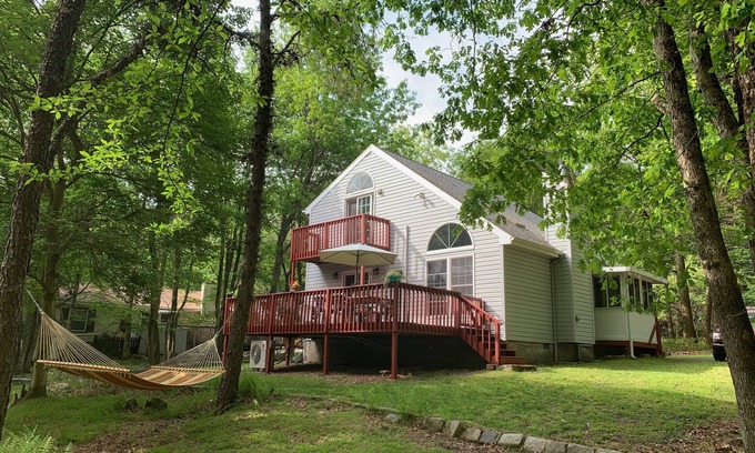 Albrightsville Ski Chalet | Holidays approaching! Come to the Poconos and stay in this cozy & lovely chalet.