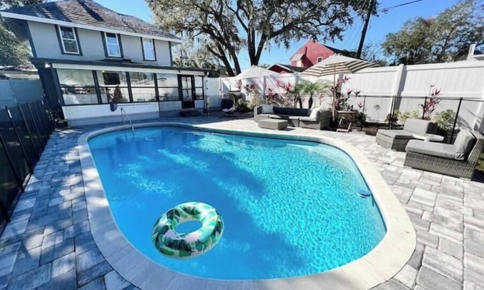 Lakeland House | Hollingsworth Pool Homenn
