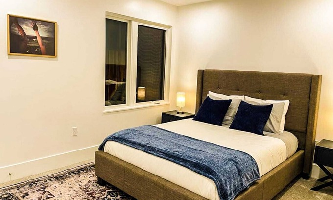 Clawson Apartment | Hollis House