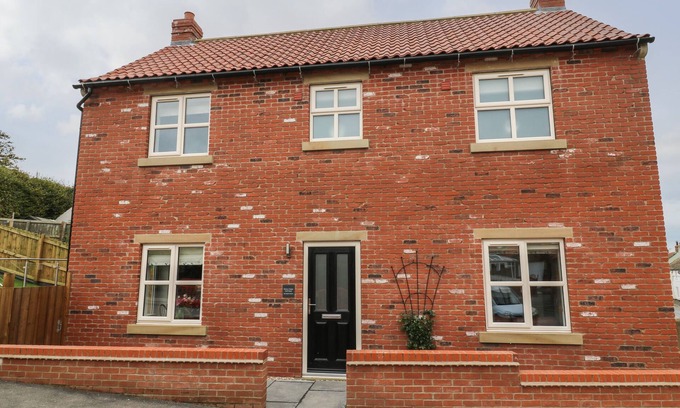 Buckton Cottage | HOLLY FARM COTTAGE, family friendly in Buckton And Bempton