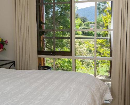 Macedon Bed & Breakfast | Hollyhock