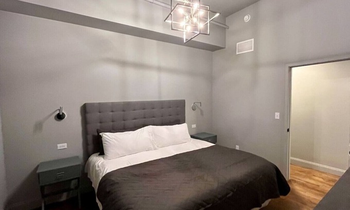 Downtown Louisville Apartment | Hollyhock Suite 503: 2 bed/1 bath