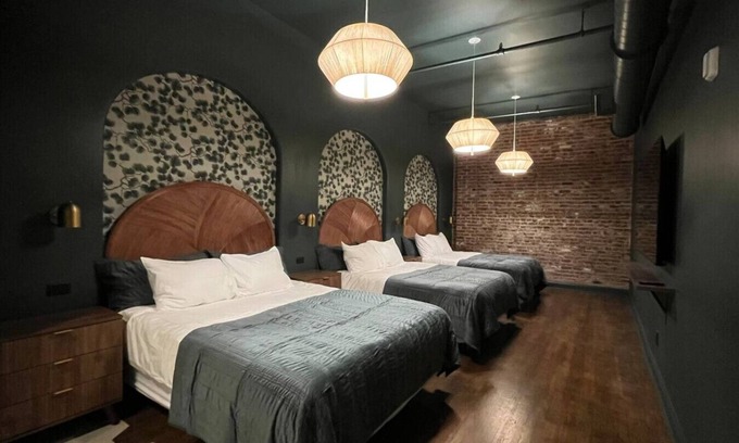 Downtown Louisville Apartment | Hollyhock Suite 504: 1 bed/1 bath