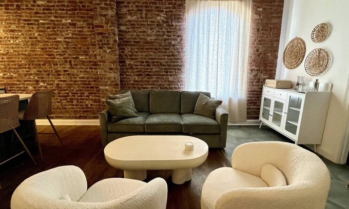 Downtown Louisville Apartment | Hollyhock Suite 507: 3 bed/2 bath