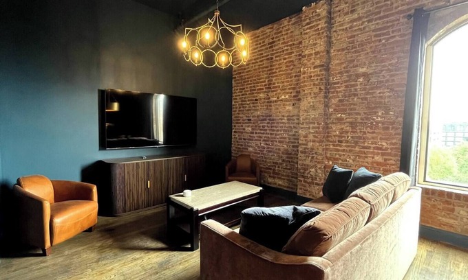 Downtown Louisville Apartment | Hollyhock Suite 510: 2 beds/1 bath