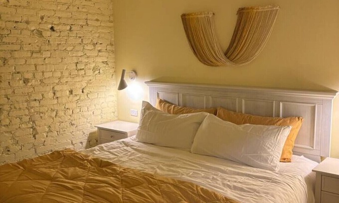 Downtown Louisville Apartment | Hollyhock Suite 513: 5 beds/2 bath