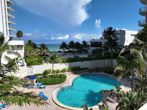 Hollywood South Central Beach Apartment | Hollywood Beachfront Condo, Steps to Ocean, Pool & Game Room