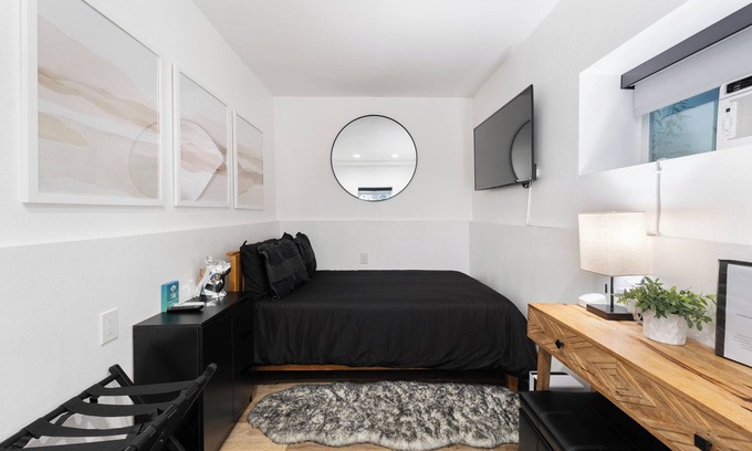 Hollywood Hills Apartment | Hollywood Hills Retreat next to Universal Studios