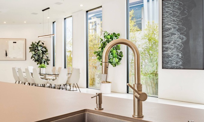 Los Angeles Villa | Hollywood Hills Modern Compound with lap pool