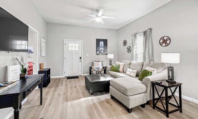 Covington House | Hollywood of the south 3bed 2bath, Short walk to the square