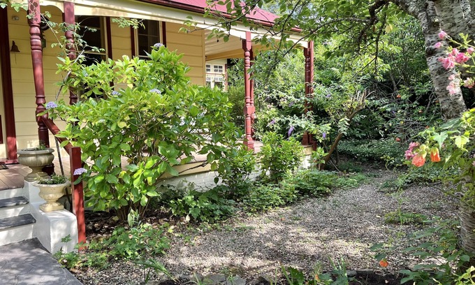 Leura House | Holmcroft & Pixie Character Retreat Sth Leura-10 mins Walk Leura/Quiet St