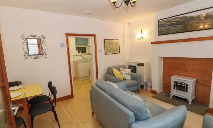 Wadsworth Cottage | HOLME COTTAGE, family friendly, with a garden in Hebden Bridge