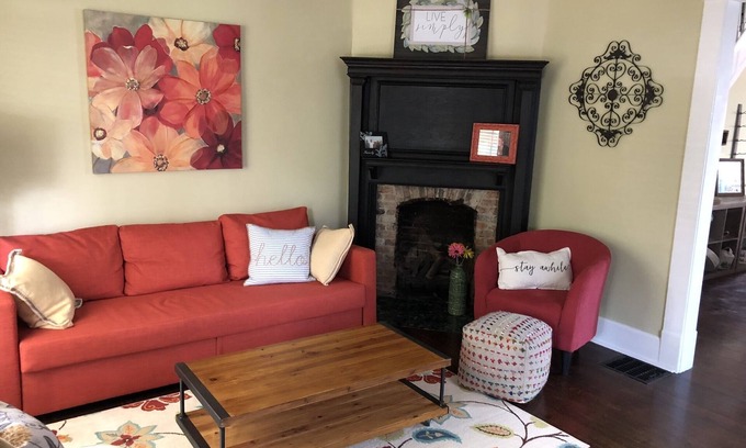 Holy Cross House | Holy Cross duplex close to Mass Ave