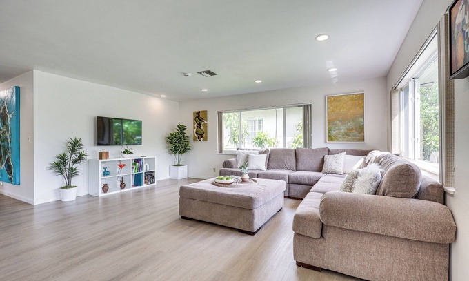 Hallandale Beach House | Home < 2 Mi to Hallandale Beach & Boat Rentals