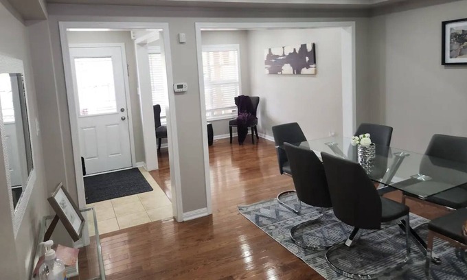 Halton Regional Municipality House | Home Away From Home! 4-bedroom house with a fully equipped kitchen, wi-fi & a TV