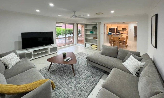Sunshine Bay House | Home, but closer to the beach