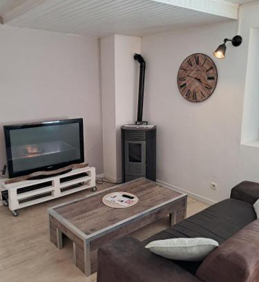 Moriville Apartment | Home Cozy