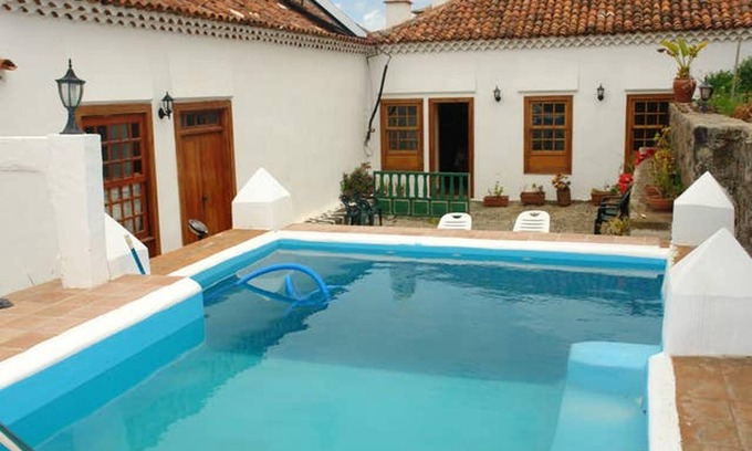 Valle de Guerra House | Homerez - House 12 km away from the beach for 2 ppl. with shared pool and garden