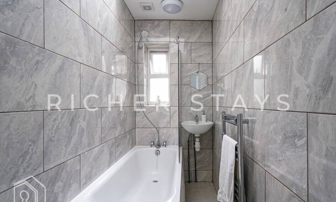 Stratford House | Home for Contractors & Families | Garden & Amenities