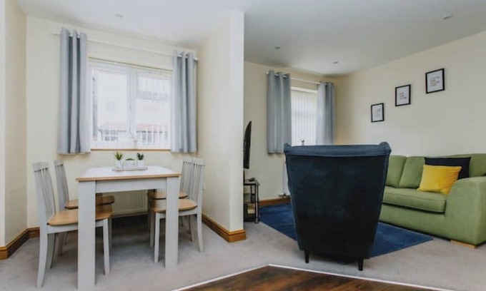 Nottingham Apartment | Home From Home Free Parking Ground Floor Apt