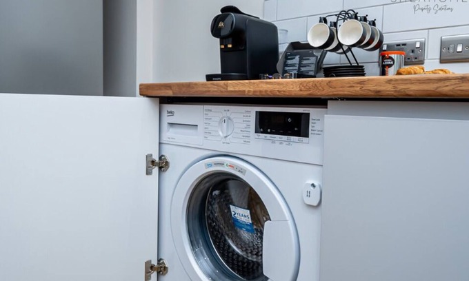 Purley Apartment | Home from Home in Croydon, London - Great transport links!
