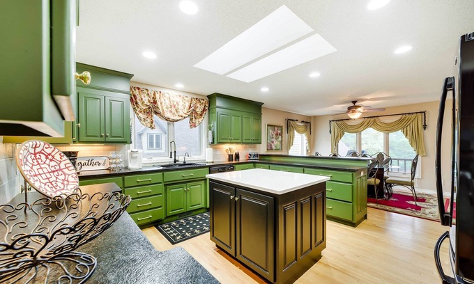 Bella Vista House | Home in Bella Vista w/Deck & Lake Windsor Views!