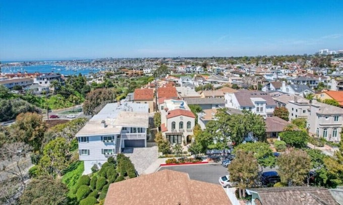 Corona del Mar House | Home in CDM Newport Walk to the Beach!n