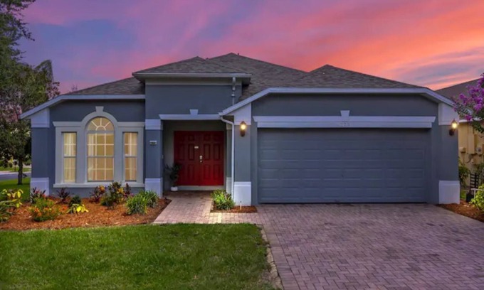 Highgate Park House | Home in Davenport close to Parks w/Pool