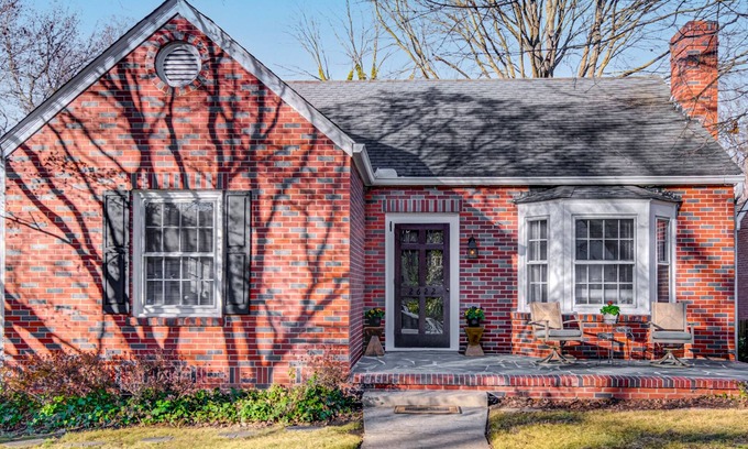 Lindley Park House | Home in sought after centrally located Lindley Park neighborhood.