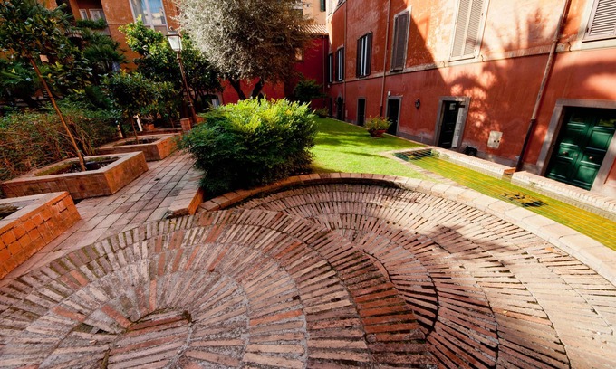 Rione II Trevi Apartment | Home In The Garden In The Heart of Rome