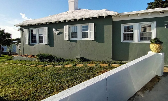 Bailey's Bay Cottage | Home in the perfect location for every activity!