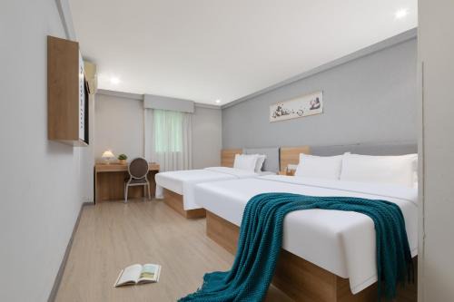 Wuchang Hotel | Home Inn Yellow Crane Tower Tanhualin Huayi Select Hotel