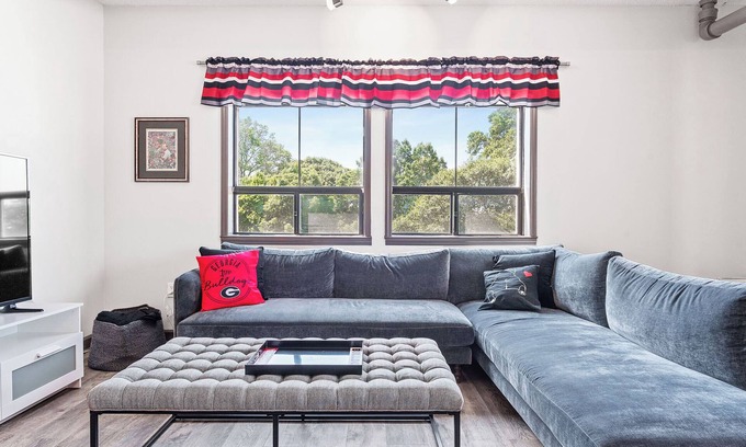 Athens Condo | Home Is Where the Arch Is | Stay in the Heart of Dawg Country!