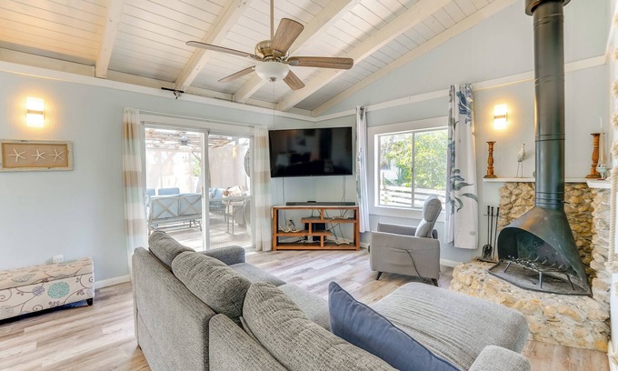 Alligator Point House | Home Near Beach in Alligator Point: Rooftop Deck!