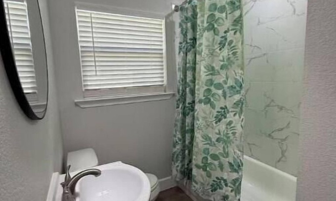 Pasadena House | Home near Refineries