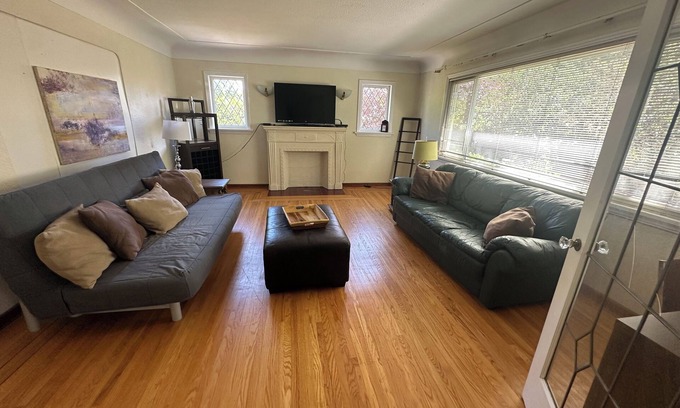 Saanich East House | Home rental close to DT and Uvic