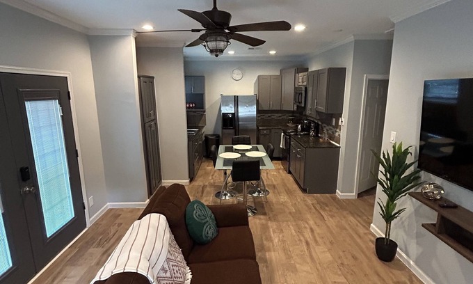 Monroe Apartment | Home Sweet Home - A luxurious escape