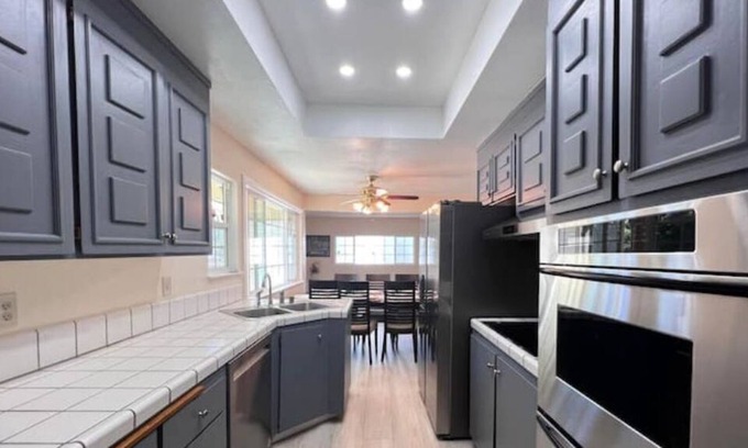 Capewood House | Home Sweet Home Modern 4BD/2BA in San Jose