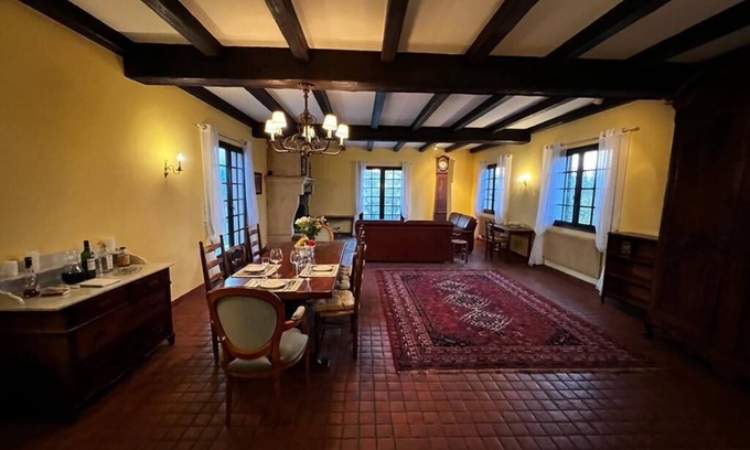 Pujols House | Home with a view to Saint Emilion in Bordeaux