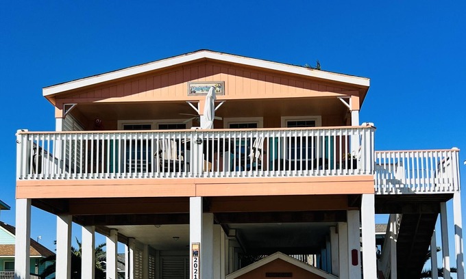 Crystal Beach House | Home with beach view from front porch, only two minute walk to beach. Very Nice!