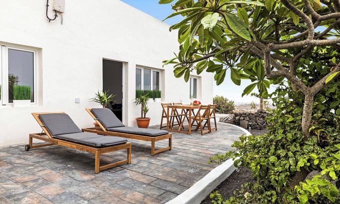 Nazaret Apartment | Home2Book Cozy Terrace House with Volcano Views