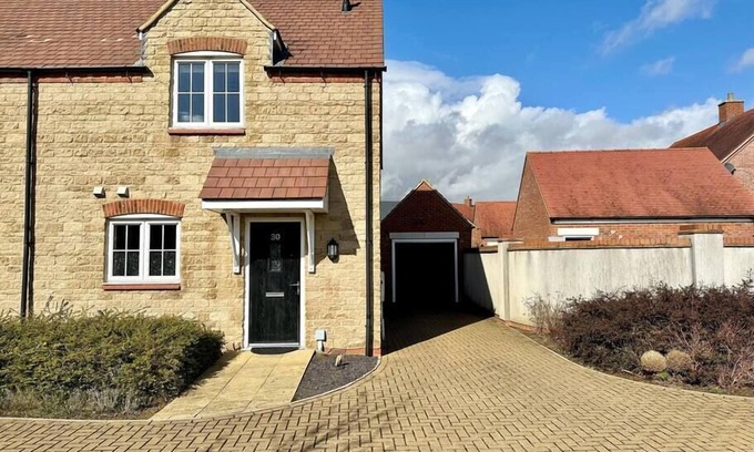 Bicester House | Homely 3 bedroomed House in Bicester