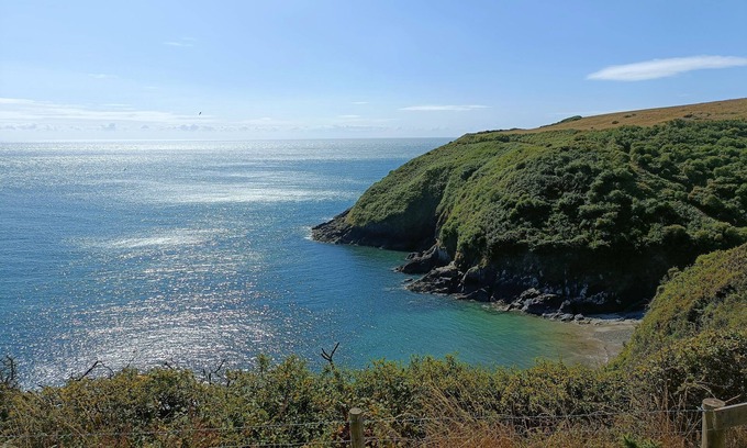 Tudweiliog House | Homely, 4-Bed House close to stunning beach