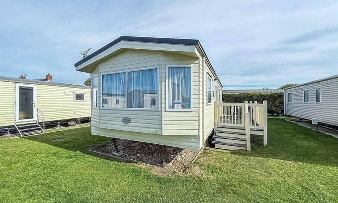 Louth House | Homely 4 berth caravan for hire in Lincolnshire at Sunnydale, ref 35122S