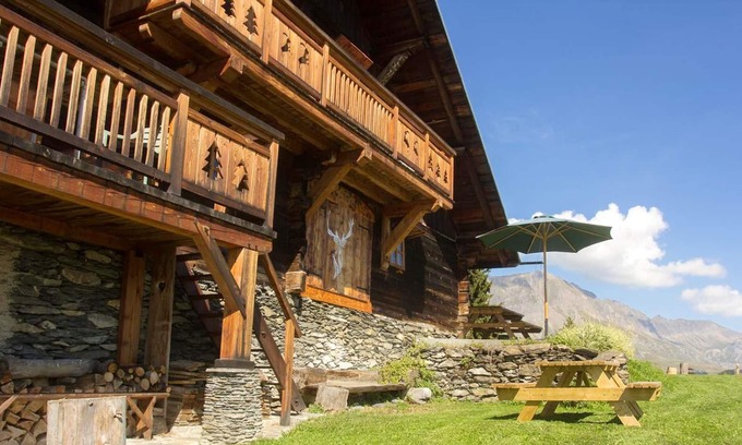 Saint-Nicolas-la-Chapelle Ski Chalet | Homerez - Chalet for 8 ppl. with garden and terrace at Saint-Nicolas-la-Chapelle