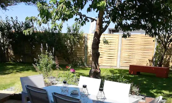 Le Vivier-sur-Mer House | Homerez - Amazing house for 6 ppl. at Le Vivier-sur-Mer