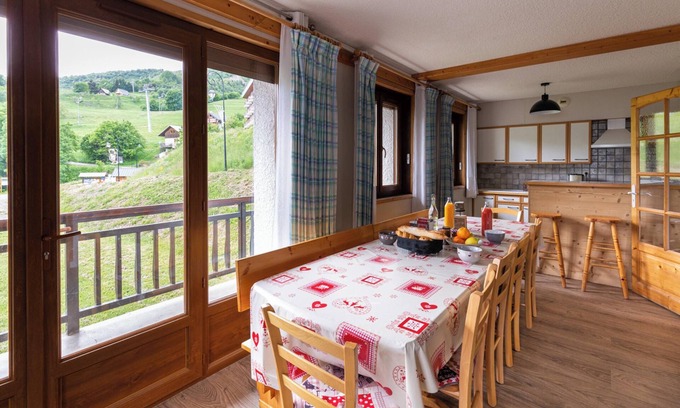 Saint-Sorlin-d'Arves Apartment | Homerez - Apartment in Saint-Sorlin-d'Arves