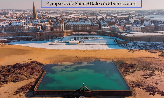 Le Vivier-sur-Mer Apartment | Homerez - Apartment /Le Vivier-sur-Mer