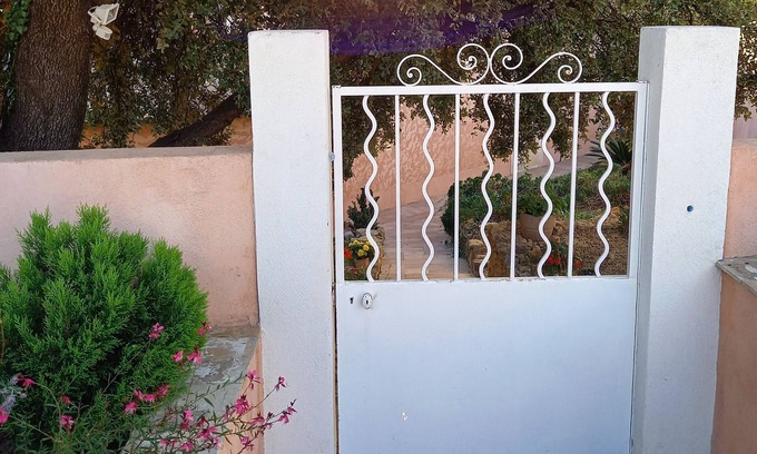 Salon-de-Provence Apartment | Homerez - Apartment - Salon-de-Provence