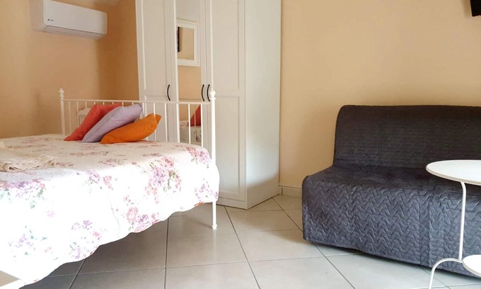 Gragnano Apartment | Homerez - Appartement 4 km away from the beach for 5 ppl. at Castello Gragnano